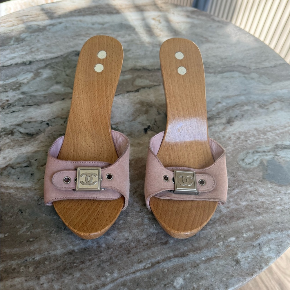 Chanel Cruise 2005 vintage mules pink suede with Chanel logo buckle wooden 6 - Picture 6 of 15